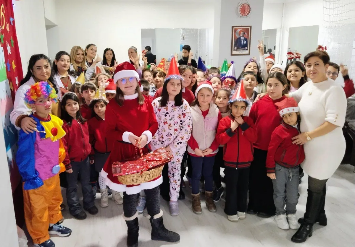 Yılbaşı etkinliği - öğrencilerle kutlama